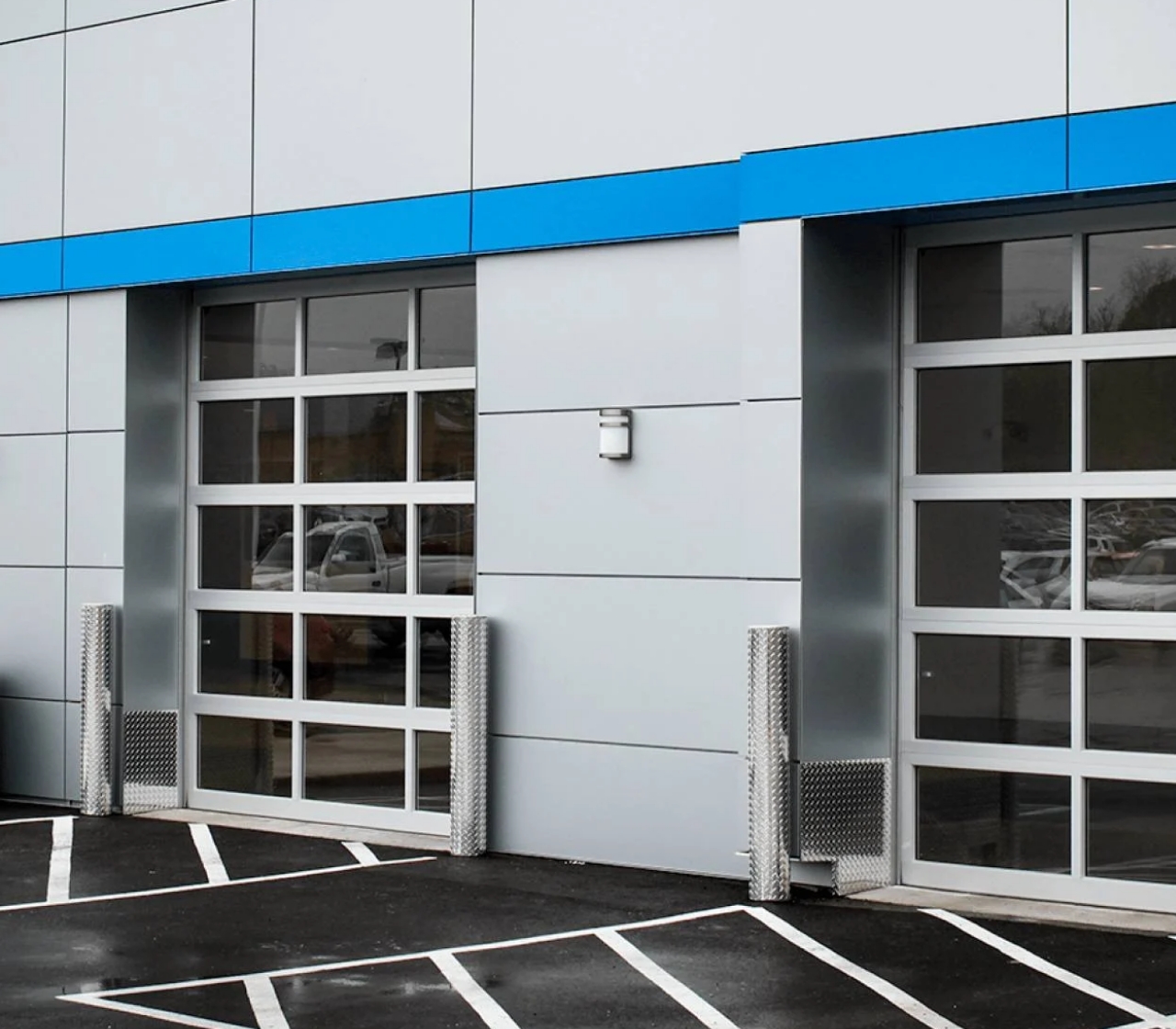Photo of CHI aluminum commercial doors